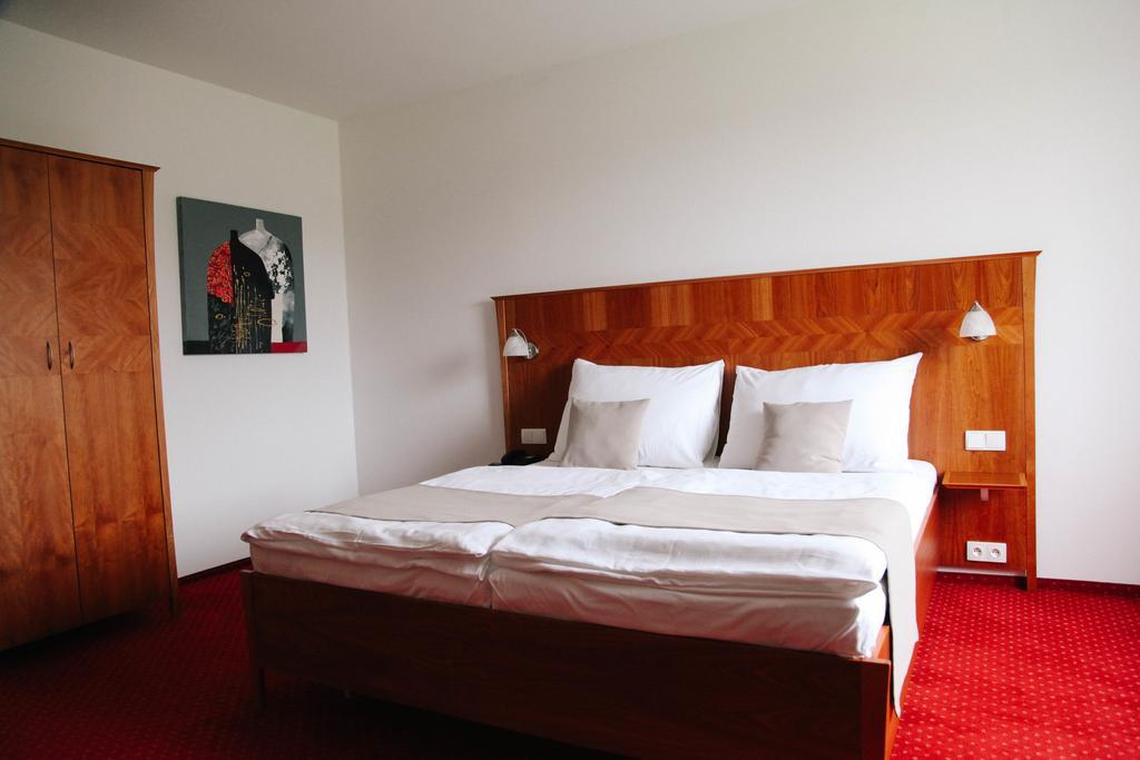 Hotel Plaza Mladá Boleslav Esterno foto