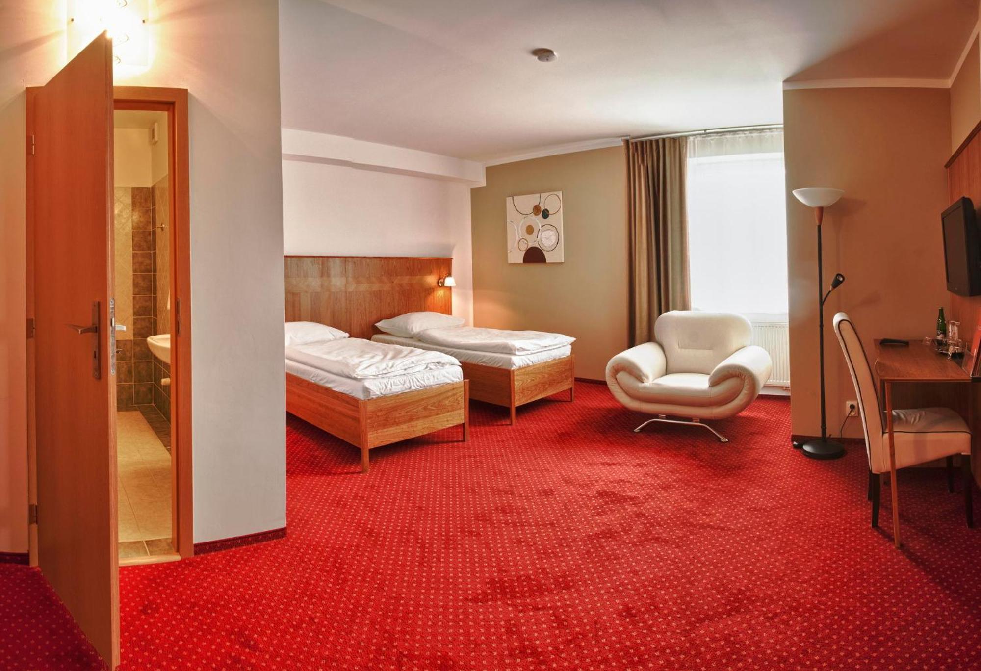 Hotel Plaza Mladá Boleslav Esterno foto
