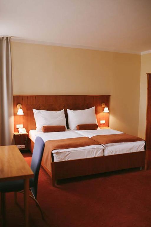 Hotel Plaza Mladá Boleslav Esterno foto