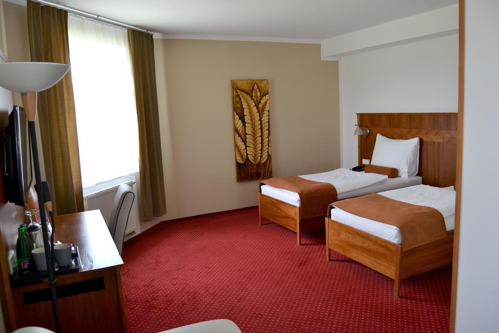 Hotel Plaza Mladá Boleslav Esterno foto
