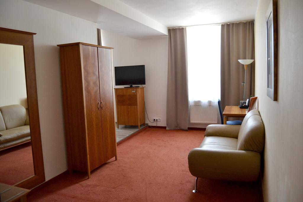 Hotel Plaza Mladá Boleslav Esterno foto