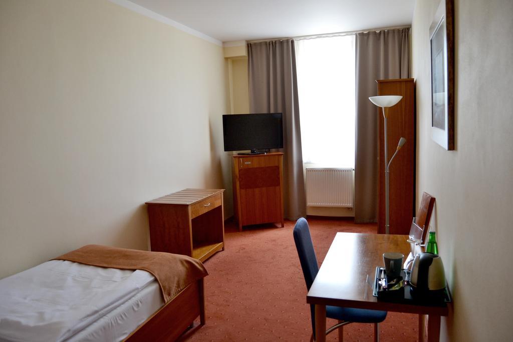Hotel Plaza Mladá Boleslav Esterno foto