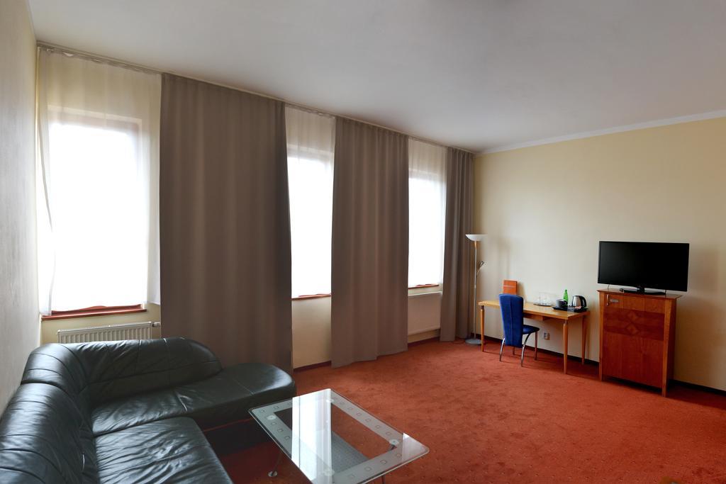 Hotel Plaza Mladá Boleslav Esterno foto