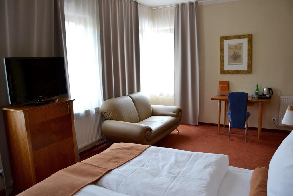 Hotel Plaza Mladá Boleslav Esterno foto