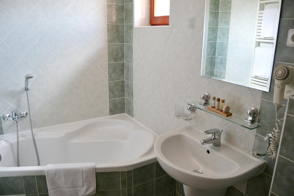 Hotel Plaza Mladá Boleslav Esterno foto