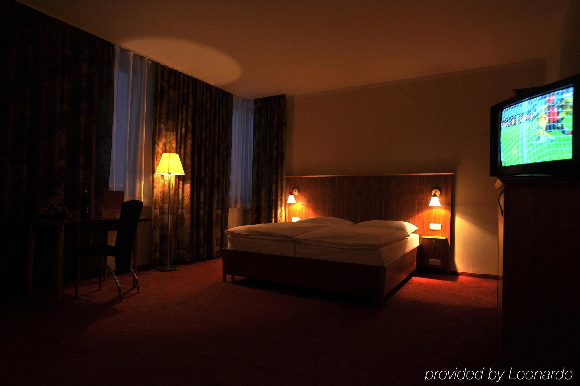 Hotel Plaza Mladá Boleslav Esterno foto