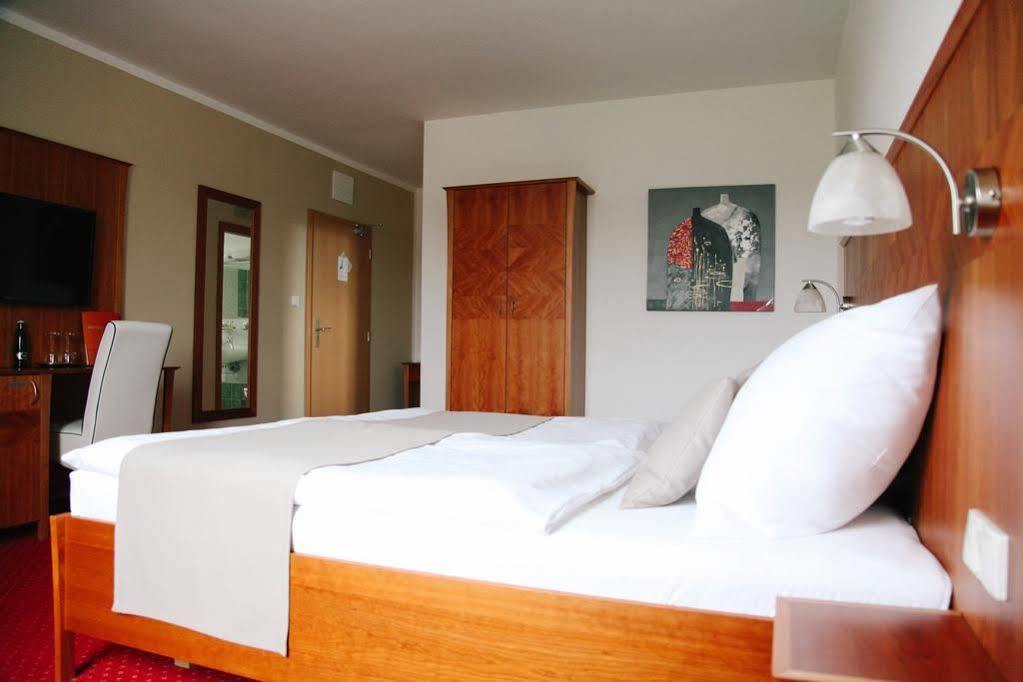 Hotel Plaza Mladá Boleslav Esterno foto