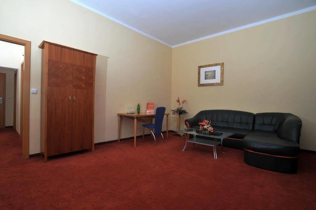 Hotel Plaza Mladá Boleslav Esterno foto