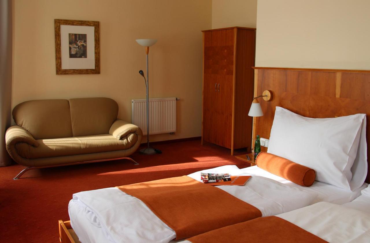 Hotel Plaza Mladá Boleslav Esterno foto